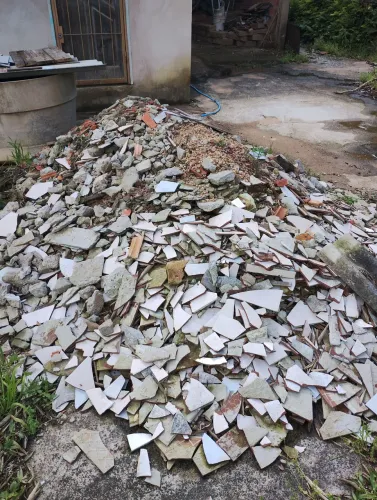 Caliças e resto de obra para doação