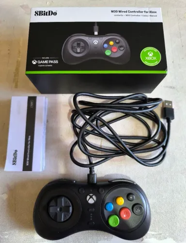 Controle 8BitDo M30 Wired Xbox