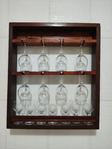 Cristaleira artesanal