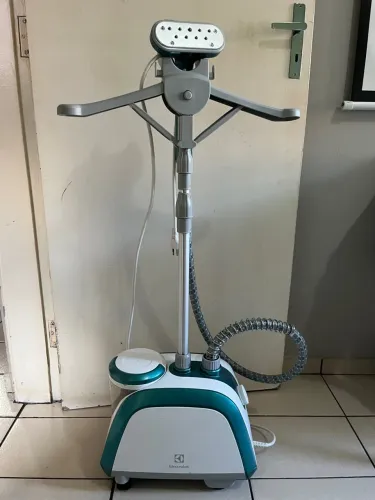 Ferro a vapor Eletrolux GST10 Em excelente estado d