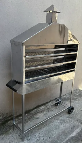 Churrasqueira de espetinho com coifa 