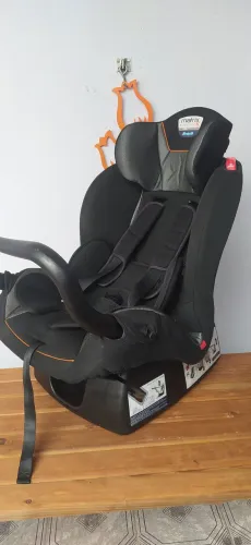 Cadeirão infantil para carro
