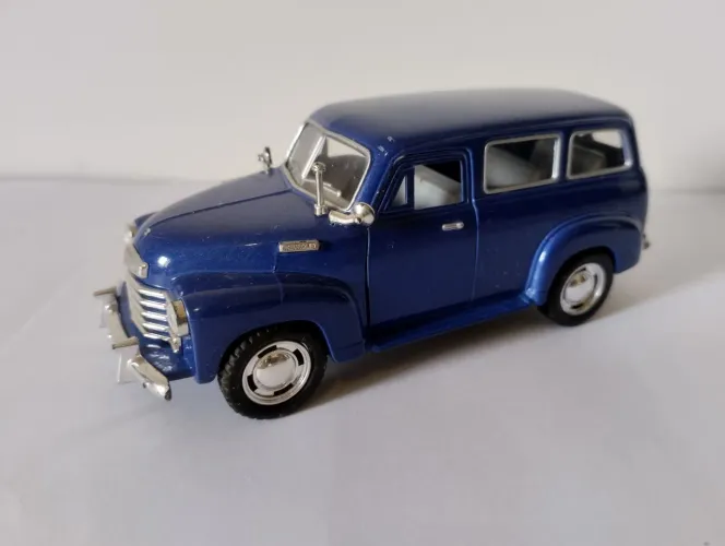 Kinsmart - Miniatura Chevrolet Suburban 1950