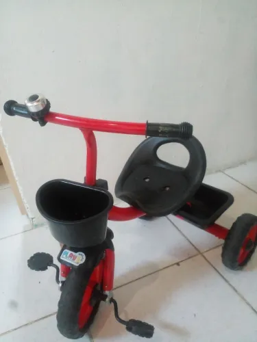 Triciculo da marca play duc pouco meses de usso 