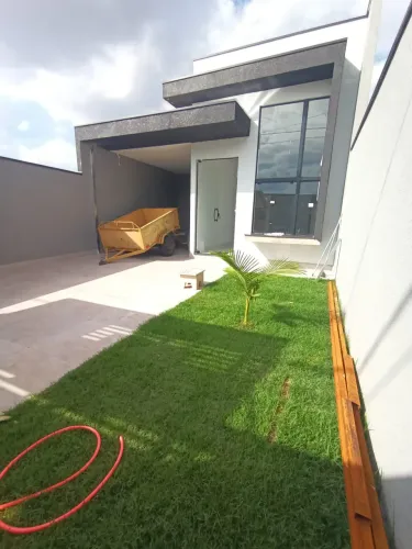 Casa para venda tem 106 metros quadrados com 2 quartos