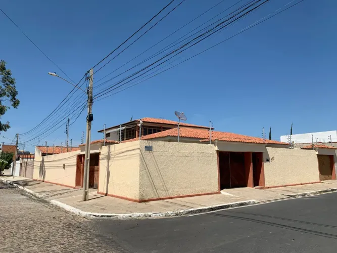 Aluga-se para fins comerciais