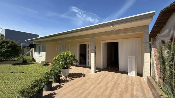 Casa mobiliada à venda em Imbé, bairro Presidente, garagem fechada, fogão campeiro - 120m²