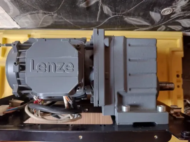 Motorredutor Trifásico Lenze GST04 0,25kW 190 RPM - Excelente Estado