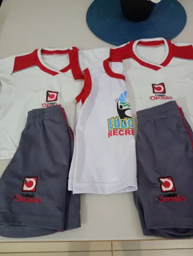 Fardamento escolar infantil - Colégio Decisão