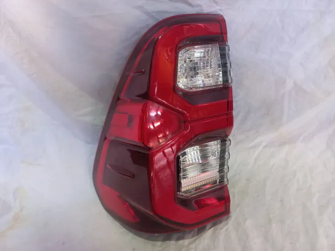 Lanterna hilux 2023 com led 
