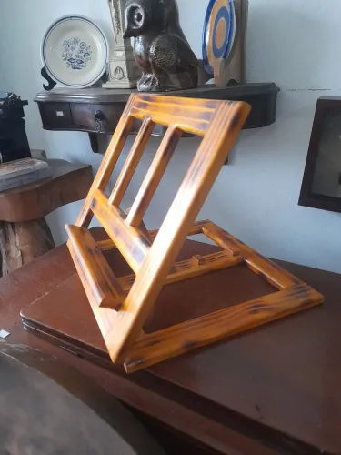 Suporte de livro de madeira