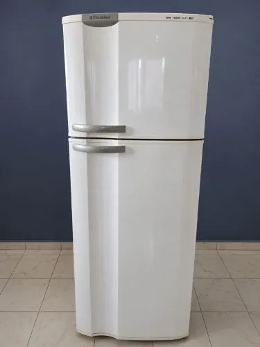 GELADEIRA DUPLEX ELETROLUX- 332 LITROS- MOD. DC 37 - SUPER FREEZER.