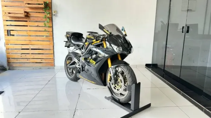 TRIUMPH DAYTONA 675 TRIPLE 2009 PRETA COM 38.000 KM