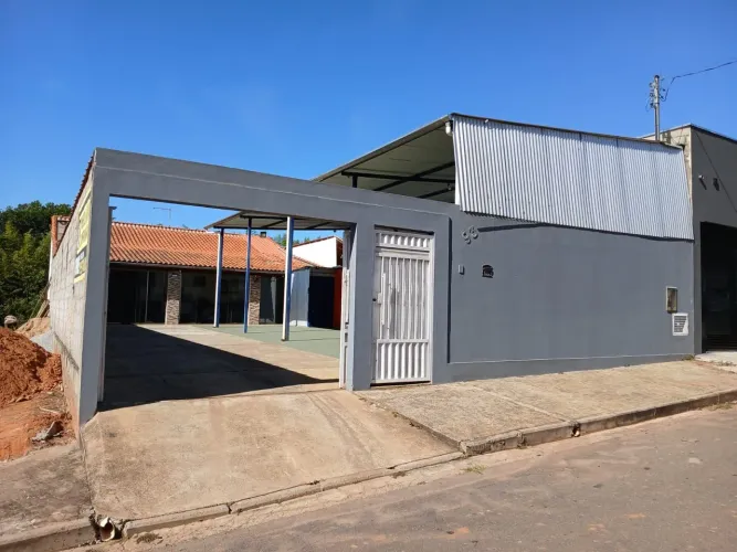 ? Casa com Galpão à venda em Campanha - MG