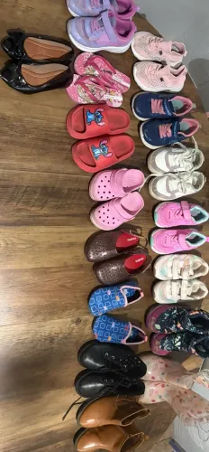 Calçados Menina tamanho 4 a 5 anos.