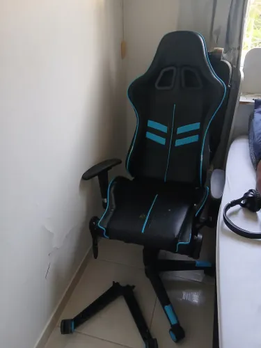 Cadeira Gamer Reclinável - Com Defeito na Base