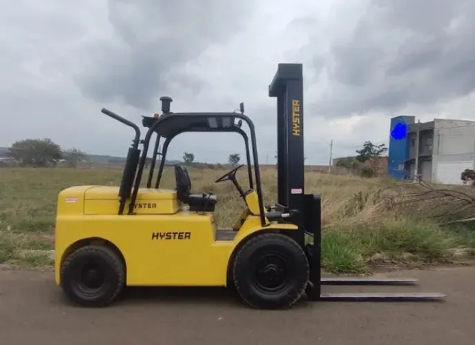 Empilhadeira Hyster 4,0T * Diesel * 80 J - 4 toneladas 