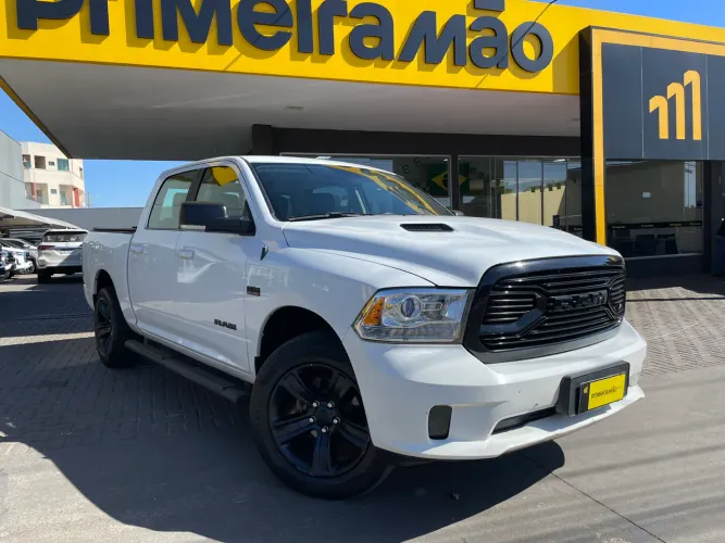 Ram Classic Laramie Night Edition 5.7 V8 16V Gasolina 4X4 Aut. 2022