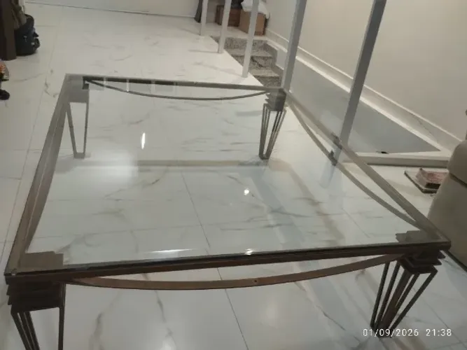 Mesa de centro de vidro