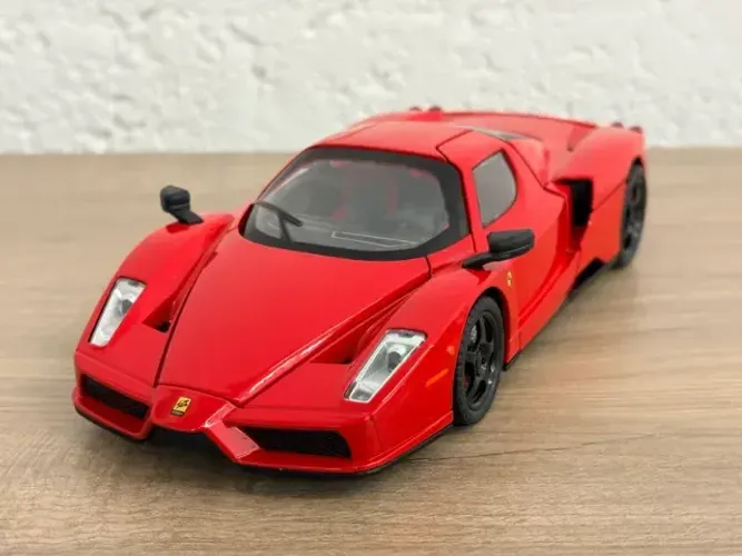 Miniatura Ferrari Enzo 1:24 Luz e Som - Nova