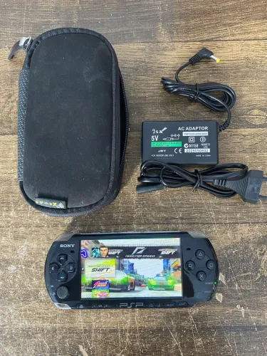 PSP 3001 Desbloqueado 64GB Memory Stick + de 50 Jogos + Estojo e Carregador