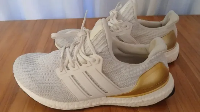 IMPORTADO Tênis Adidas Ultraboost 4.0 DNA Branco e Dourado Importado Tam. 41/42