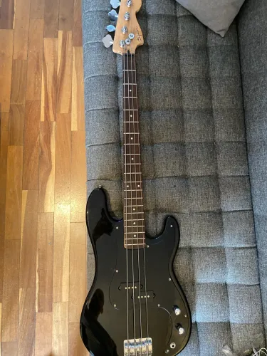 Baixo Squier Precision Bass