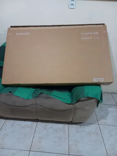 Tv samsung cristal UHD de 55" na caixa 2100