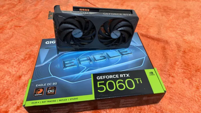 Placa de Vídeo RTX 5060TI 8gb Gigabyte