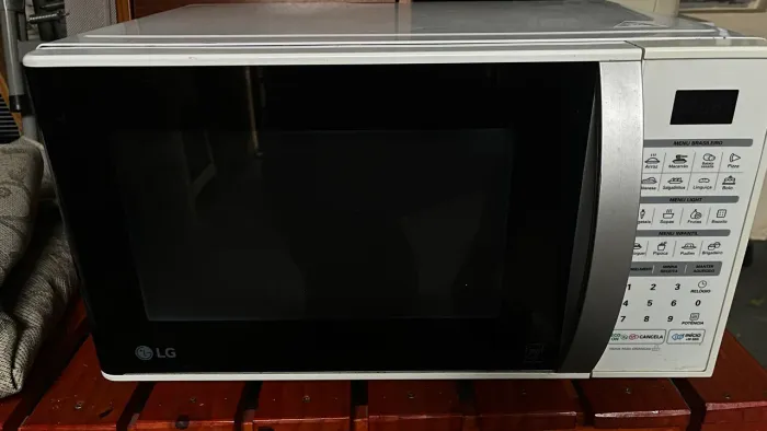Microondas LG MS3052R Easy Clean