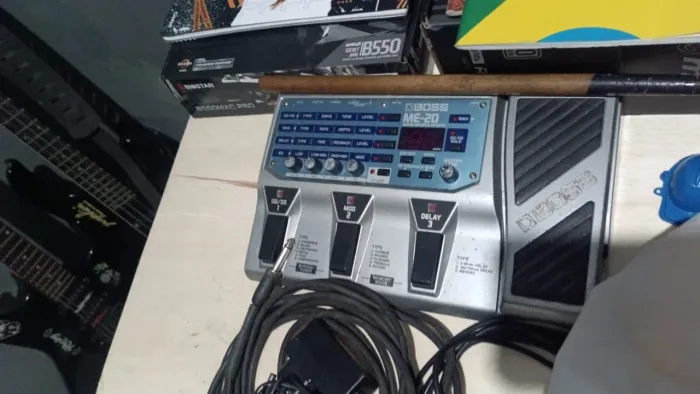 Pedaleira BOSS ME-20