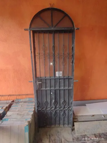 Porta de ferro
