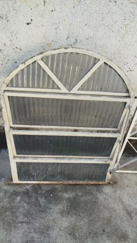 Vende-se basculante de banheiro e janela