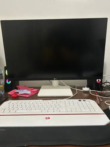 Monitor LG UltraFine - Tela IPS UHD 4K 27", HDR10, DCI-P3 90%, Dynamic Action Sync
