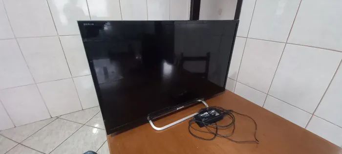 TV Sony 32" para peças ou conserto.