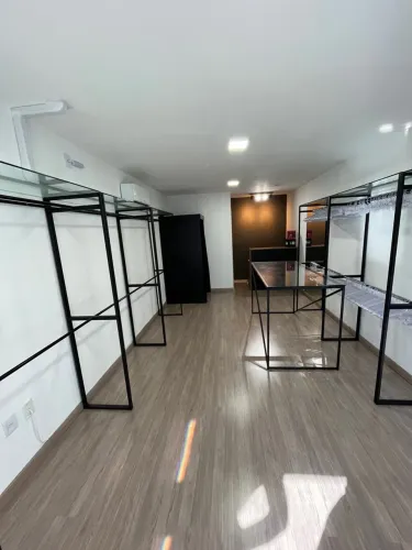 Vendo LOJA COMPLETA (mobília)