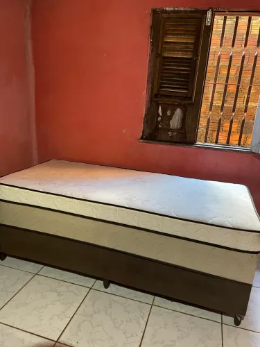 Cama de solteiro grande