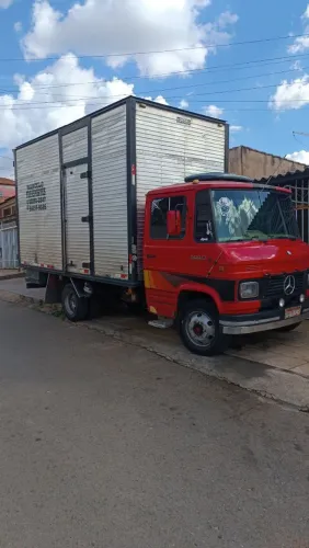 Vendo caminhão baú 608 ano 84
