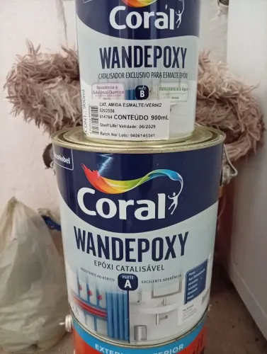 tinta epóxi coral com catalisador galão 2'7 cor platina e epóxi a base d'água cor Marfim