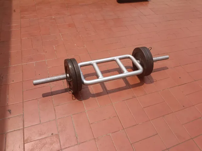 Barra maciça Musculação com + 16kg