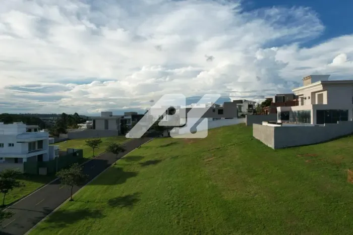 Terreno à venda no condomínio Alphaville 3 em Campinas - São Paulo.