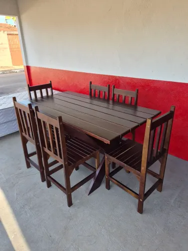 Mesa 1,60x0,84 com 6 cadeiras em madeira maciça