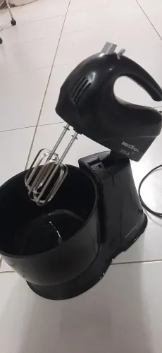 Vende-se Batedeira Britânia 220w.