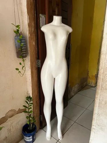 Vende se 5 manequim completo muito novo