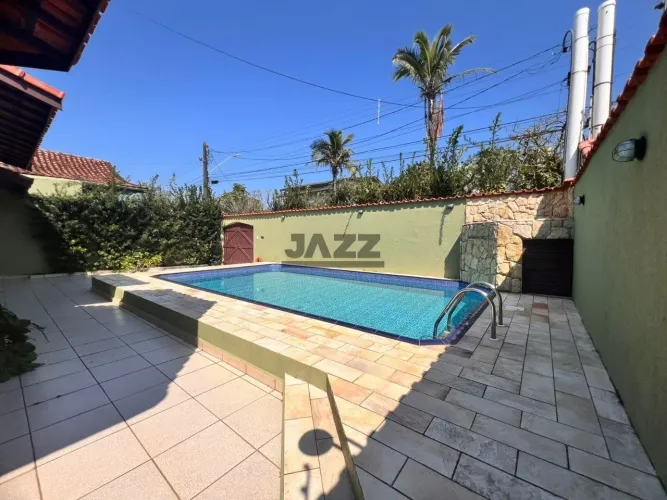 Casa com Piscina e Área de churrasco a 130 metros da Praia no Balneário Flórida