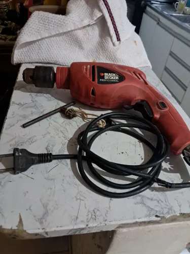 Furadeira Black Decker profissional