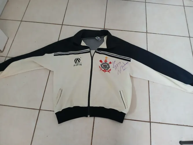 Brusa dos anos 90.usada é autografada por neto