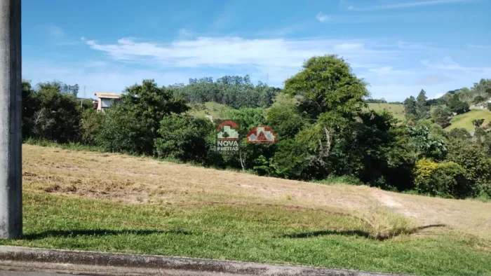 Terreno Padrão em Condomínio em Jambeiro