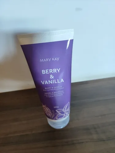 Hidratante Desodorante Corporal Perfumado Amora e Baunilha Mary Kay 