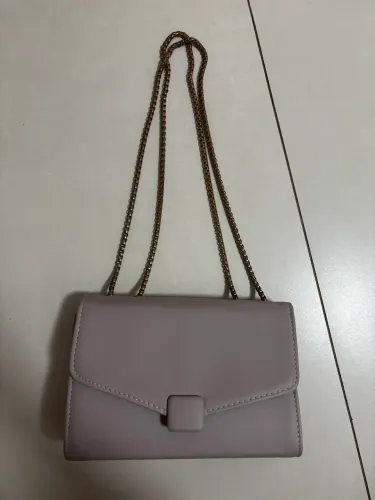 Bolsa couro lilás alça de corrente